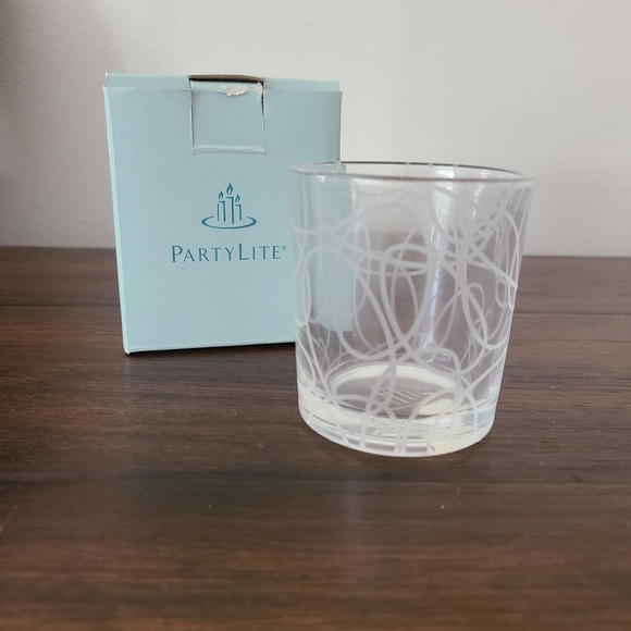 NOS NIB PartyLite Circles Frosted White Glass Spiral Design Votive Candle Holder - Picture 1 of 9